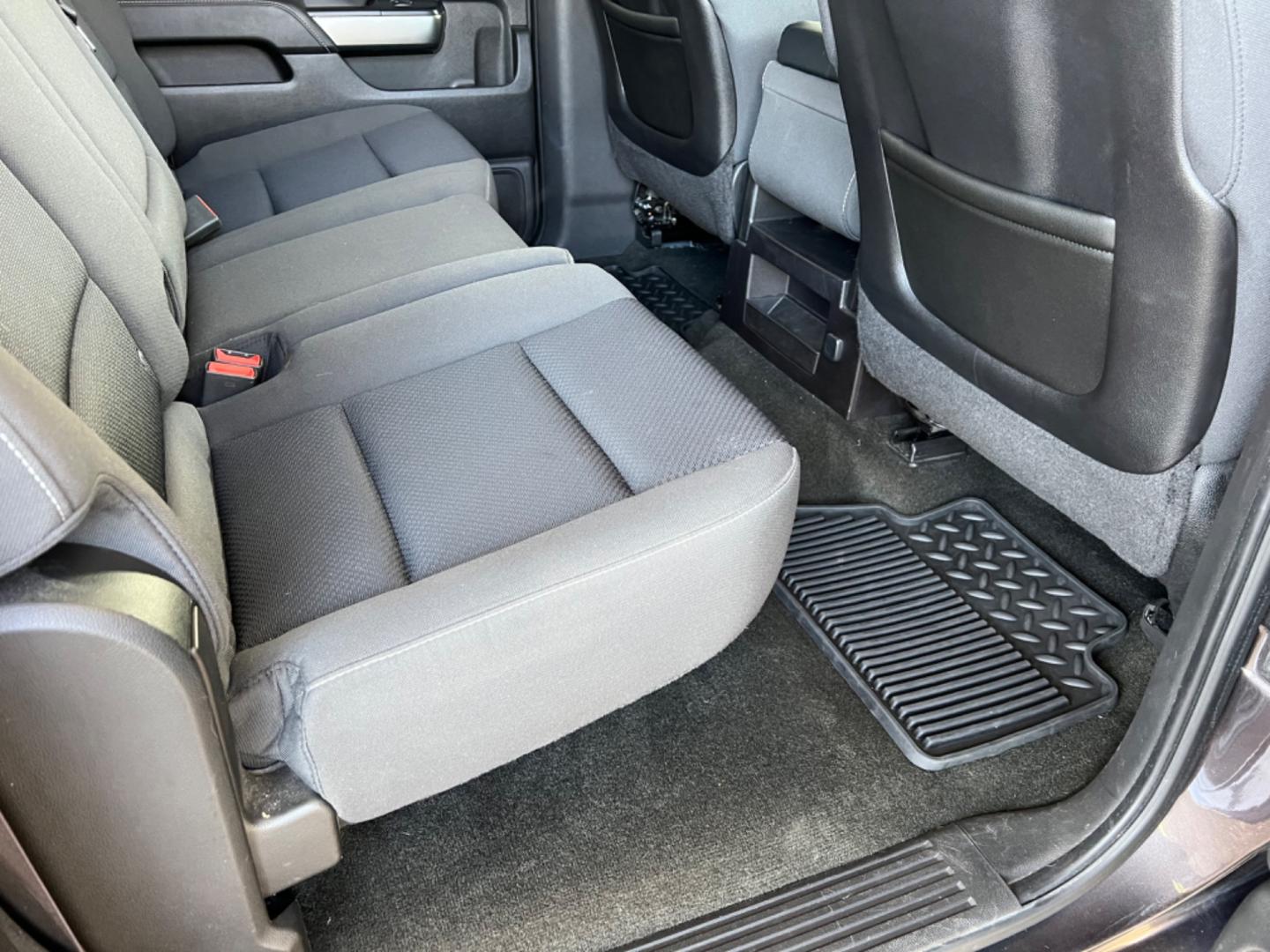 2015 Charcoal /Black Chevrolet Silverado 1500 LT (3GCPCREC1FG) with an 5.3L V8 engine, 6-Speed Automatic transmission, located at 4520 Airline Hwy, Baton Rouge, LA, 70805, (225) 357-1497, 30.509325, -91.145432 - 2015 Chevy Crew Cab LT 153K Miles, 5.3 V8, Power Windows & Locks, Cold A/C, Tow Pkg. NO IN HOUSE FINANCING. FOR INFO PLEASE CONTACT JEFF AT 225 357-1497 CHECK OUT OUR A+ RATING WITH THE BETTER BUSINESS BUREAU WE HAVE BEEN A FAMILY OWNED AND OPERATED BUSINESS AT THE SAME LOCATION FOR OVER 45 YEARS. W - Photo#11